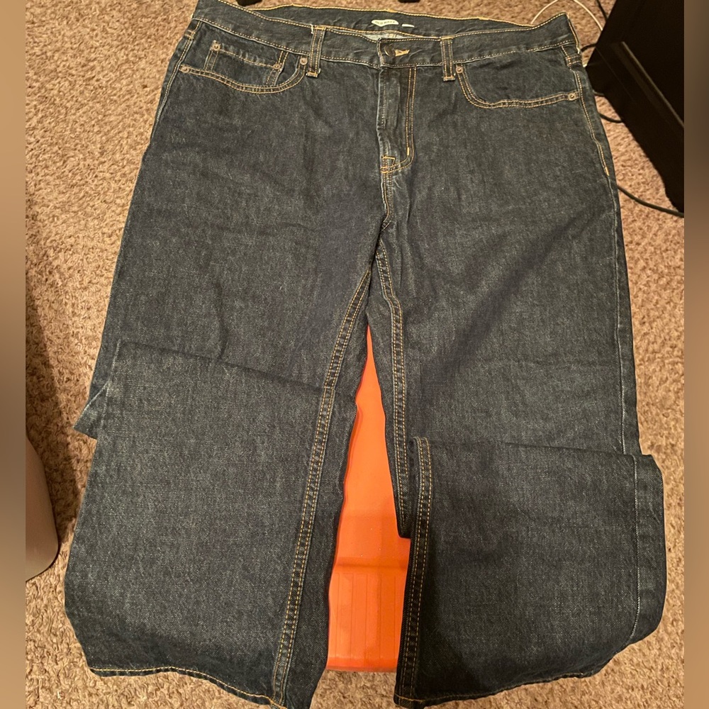 Mens Jeans Sz 38x30. Straight fit. Gently worn. No rips or stains.